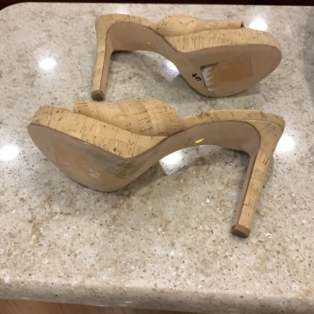 NWOT Veronica Beard Dali Platform in Natural Size 9